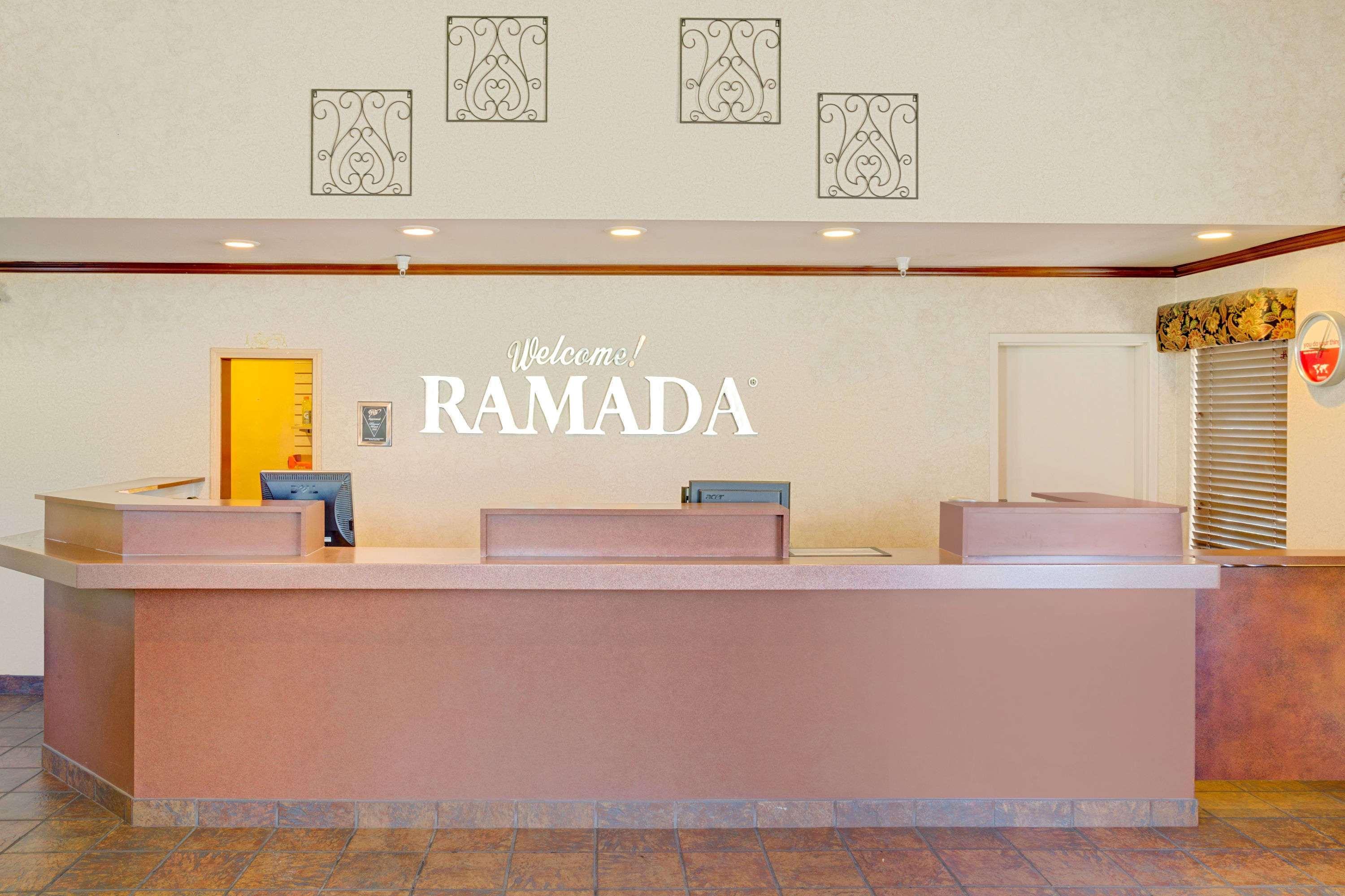 Ramada By Wyndham Draper Hotel Exterior photo